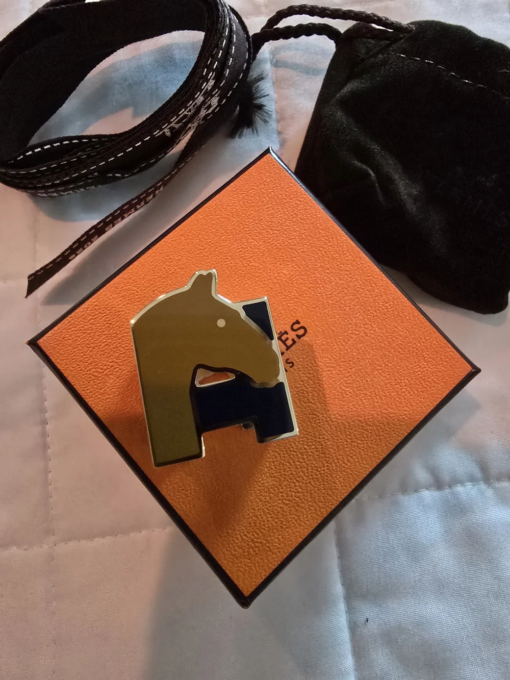 Hermes Gold and Navy Enamel Horse 'H' Scarf Ring - Picture 2 of 4